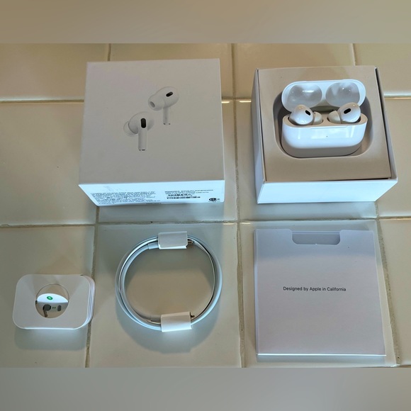 Apple AirPods Pro 2nd generation with wireless charging case - Picture 1 of 3